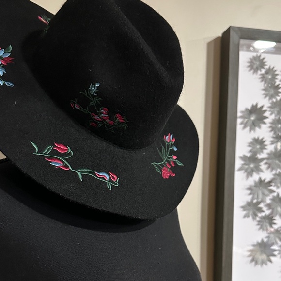 *LUCKY BRAND* Black 100% Wool Wide Brim Hat w Colorful Embroidered Floral Design - Picture 2 of 4